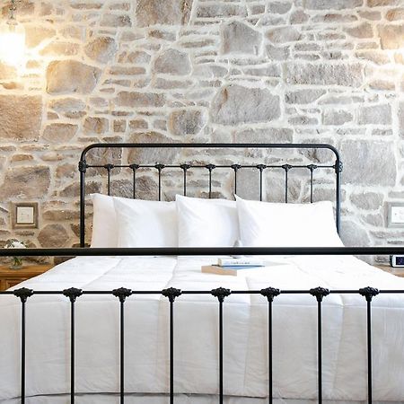 Farmhouse Suites By Amish Country Lodging Миллерсберг Экстерьер фото