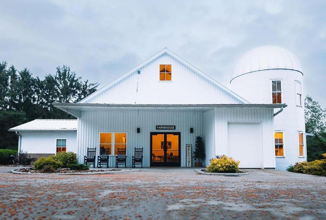 Farmhouse Suites By Amish Country Lodging Миллерсберг Экстерьер фото